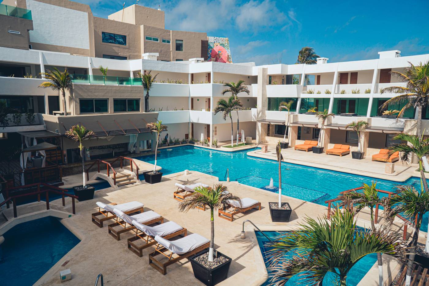 Flamingo-Cancun-Resort-Pool-2