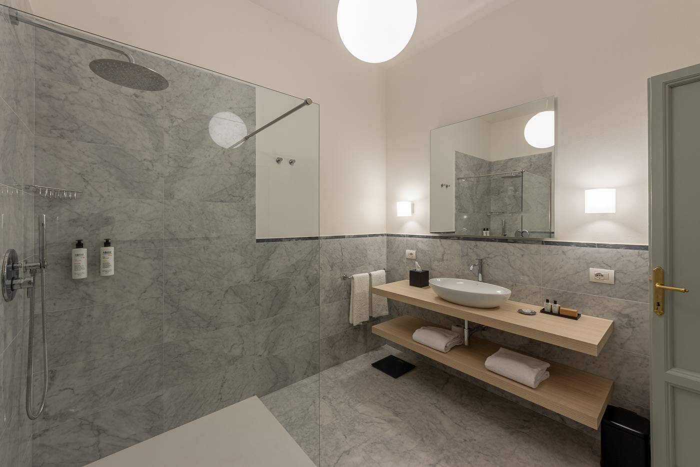 Grand-Universe-La-Residenza-Room-32