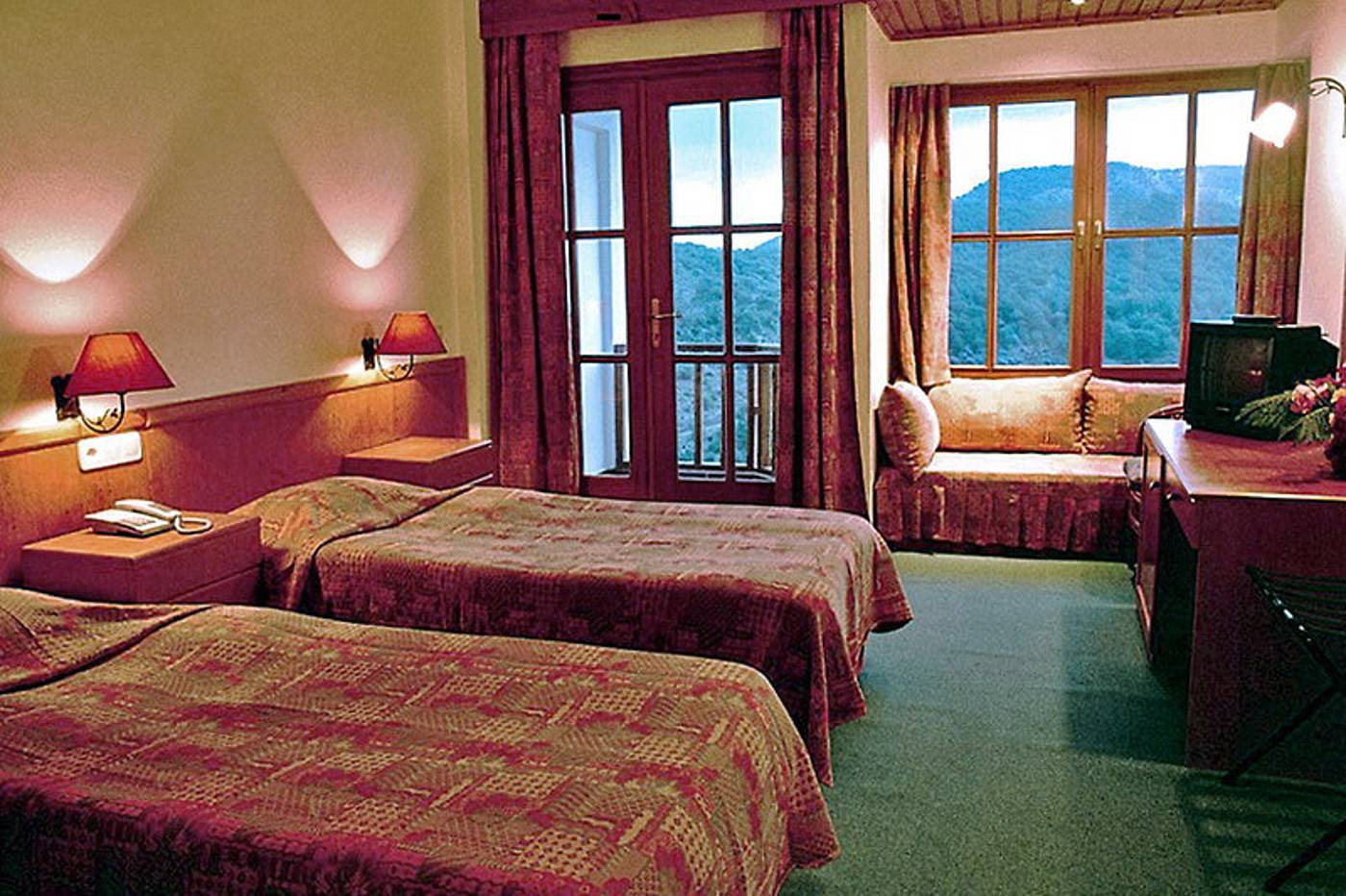 Montana Pine Resort Hotel