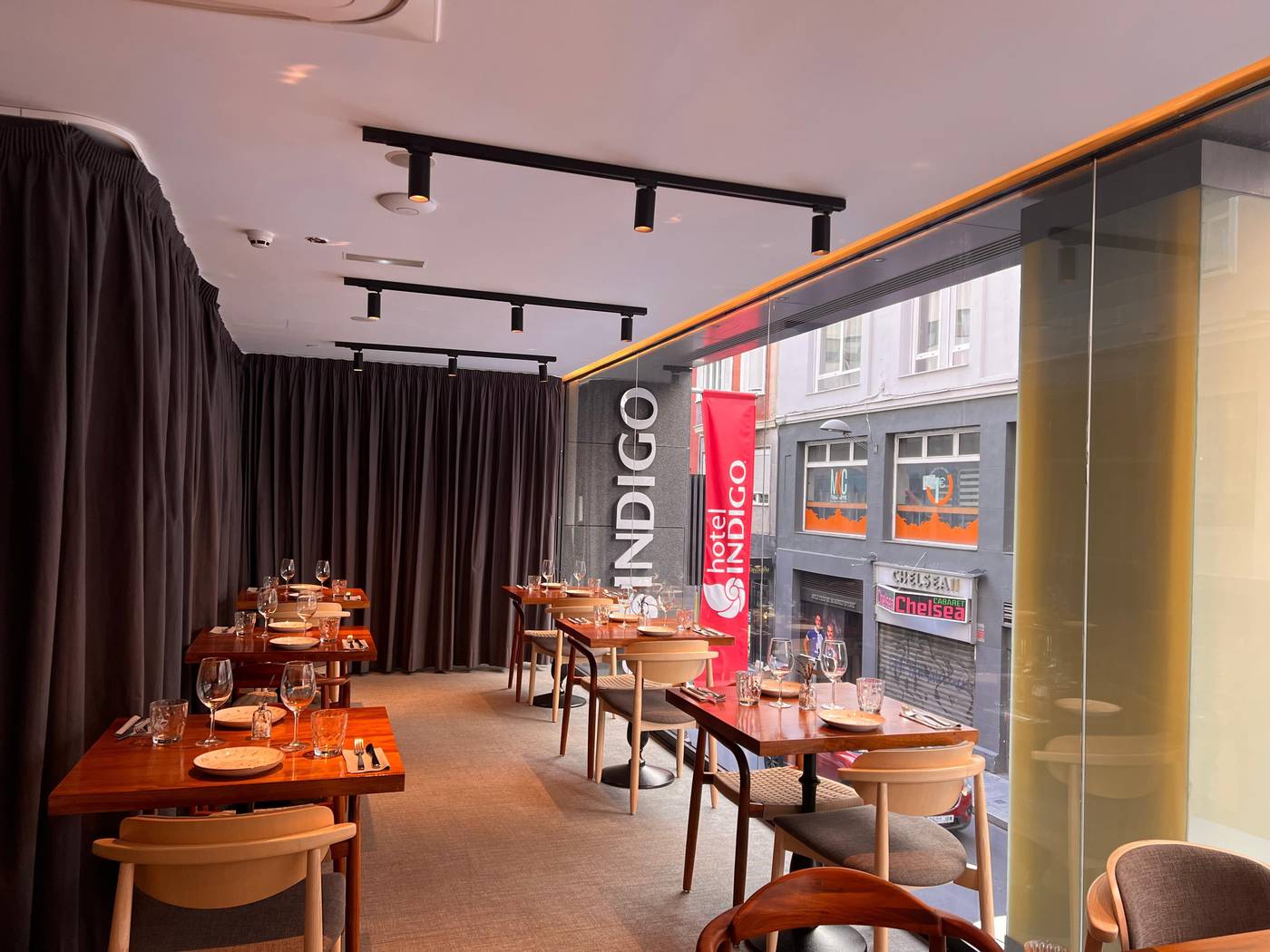 Hotel-Indigo-Madrid---Gran-Via-Restaurant-19