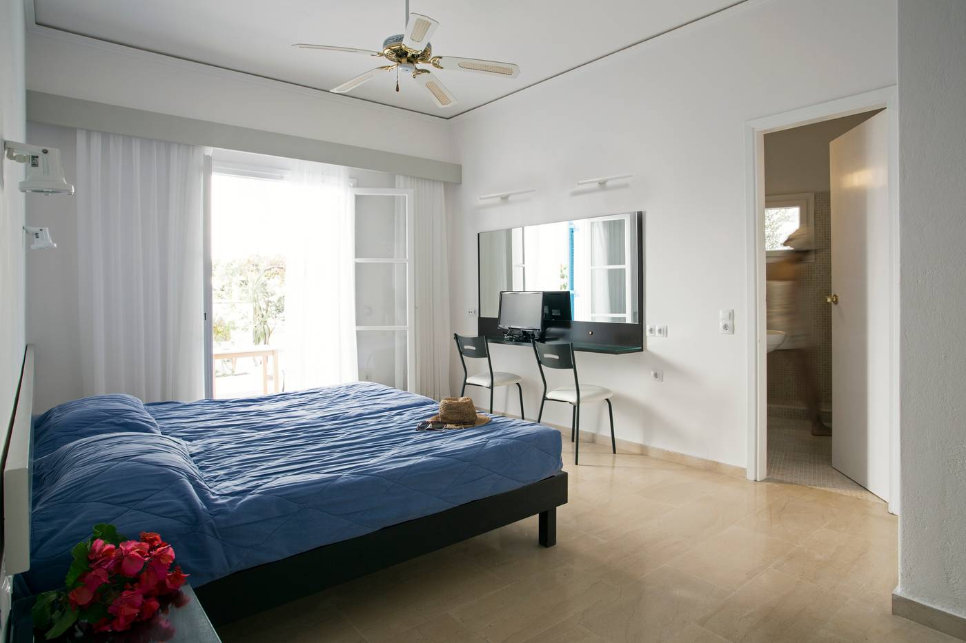 Kamari-Beach-Room-21