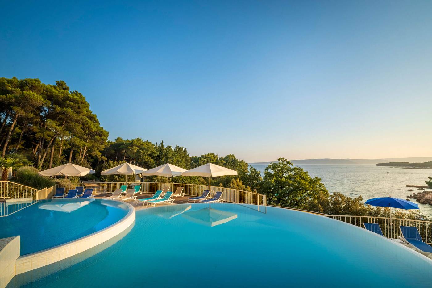 Hotel-Valamar-Koralj-Pool-4