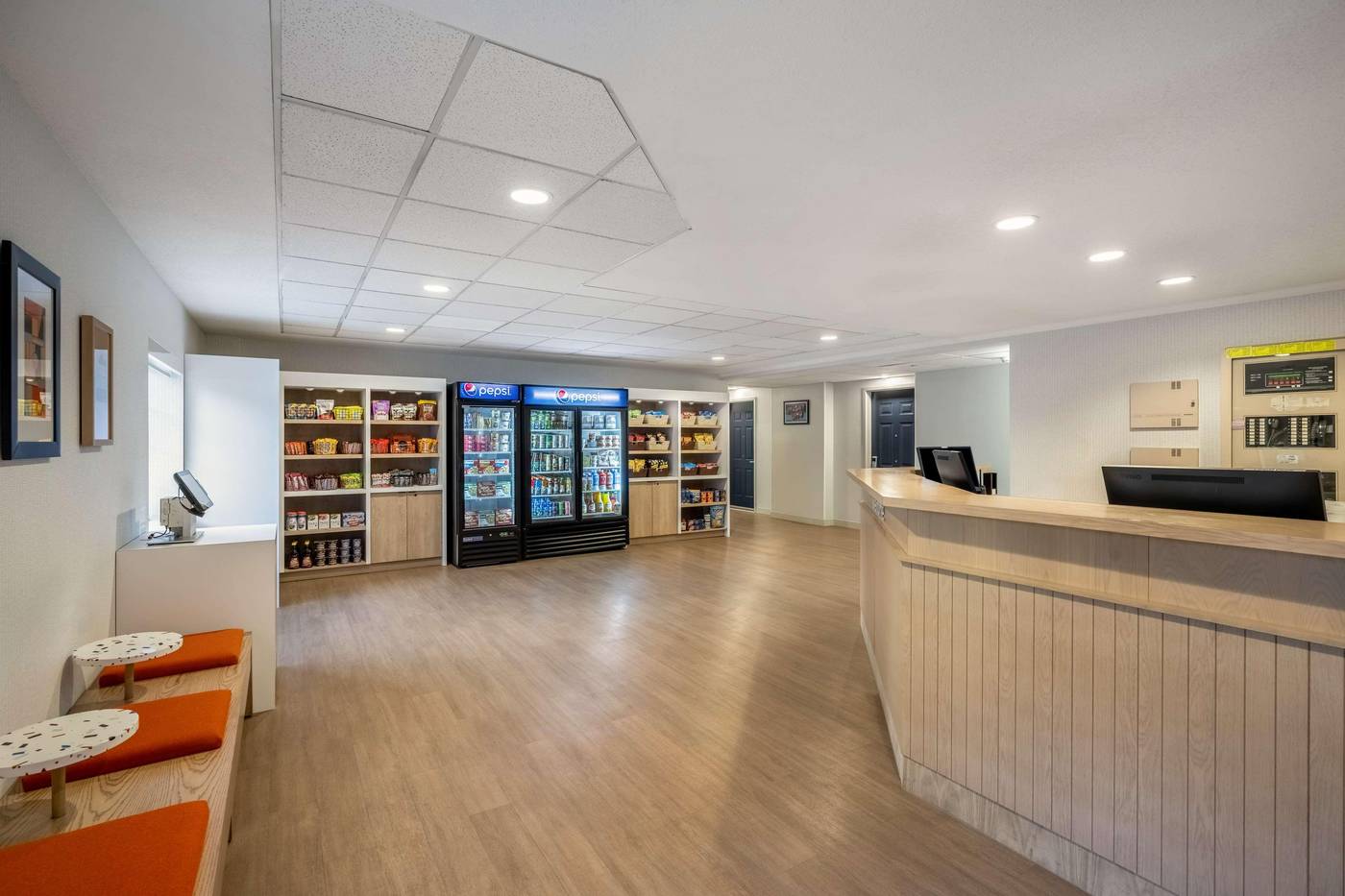 Sonesta-Simply-Suites-Jersey-City-Lobby-6