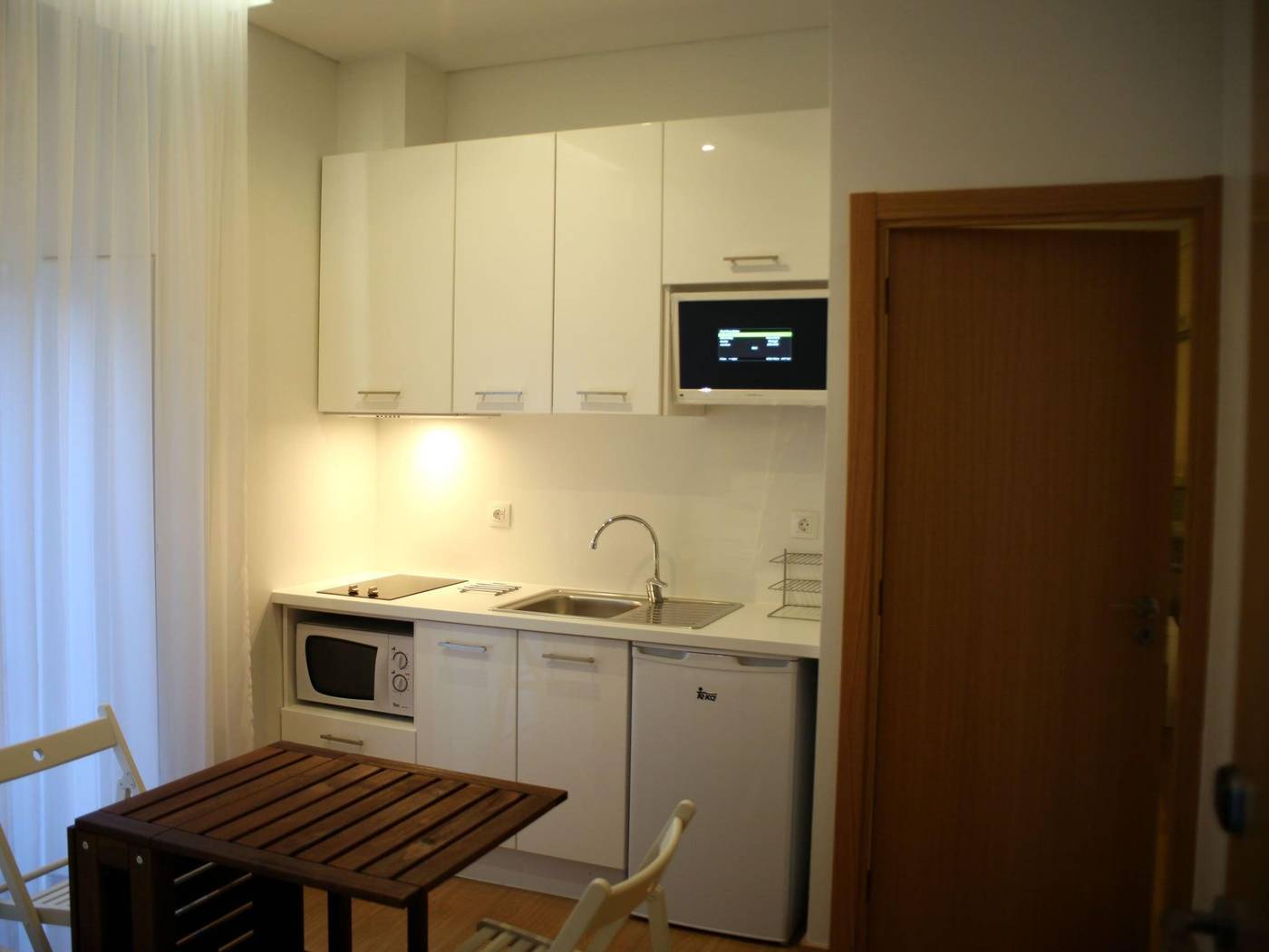 Lisbon-Style-Guesthouse-Room-6