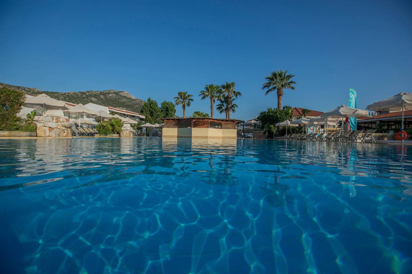 Golden-Coast-Hotel-and-Bungalows-Pool-80