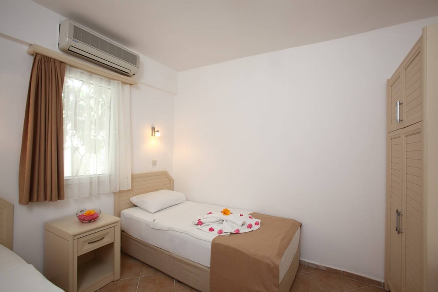 Summer-Garden-Apart-Room-15