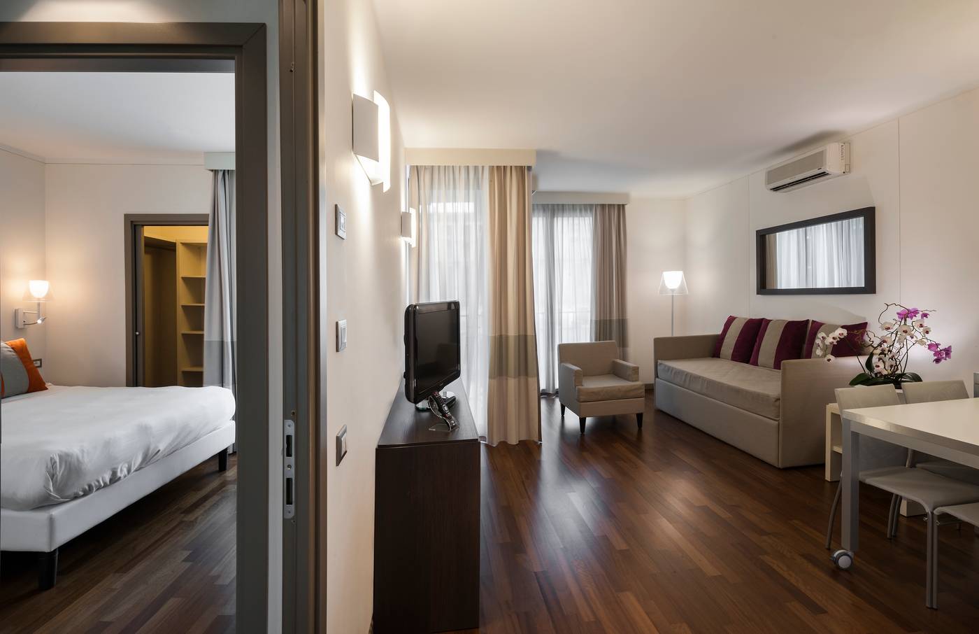 Ramada-Plaza-Milano-Hotel-Room-26