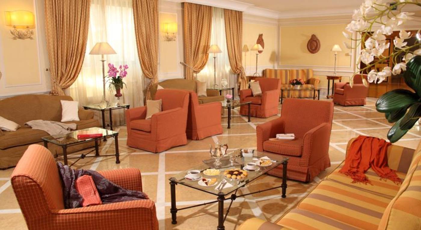 Hotel-Donna-Laura-Palace-Lobby-10