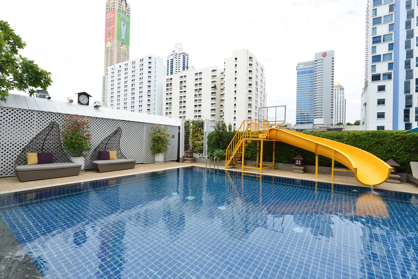 Centre-Point-Plus-Hotel-Pratunam-Pool-67