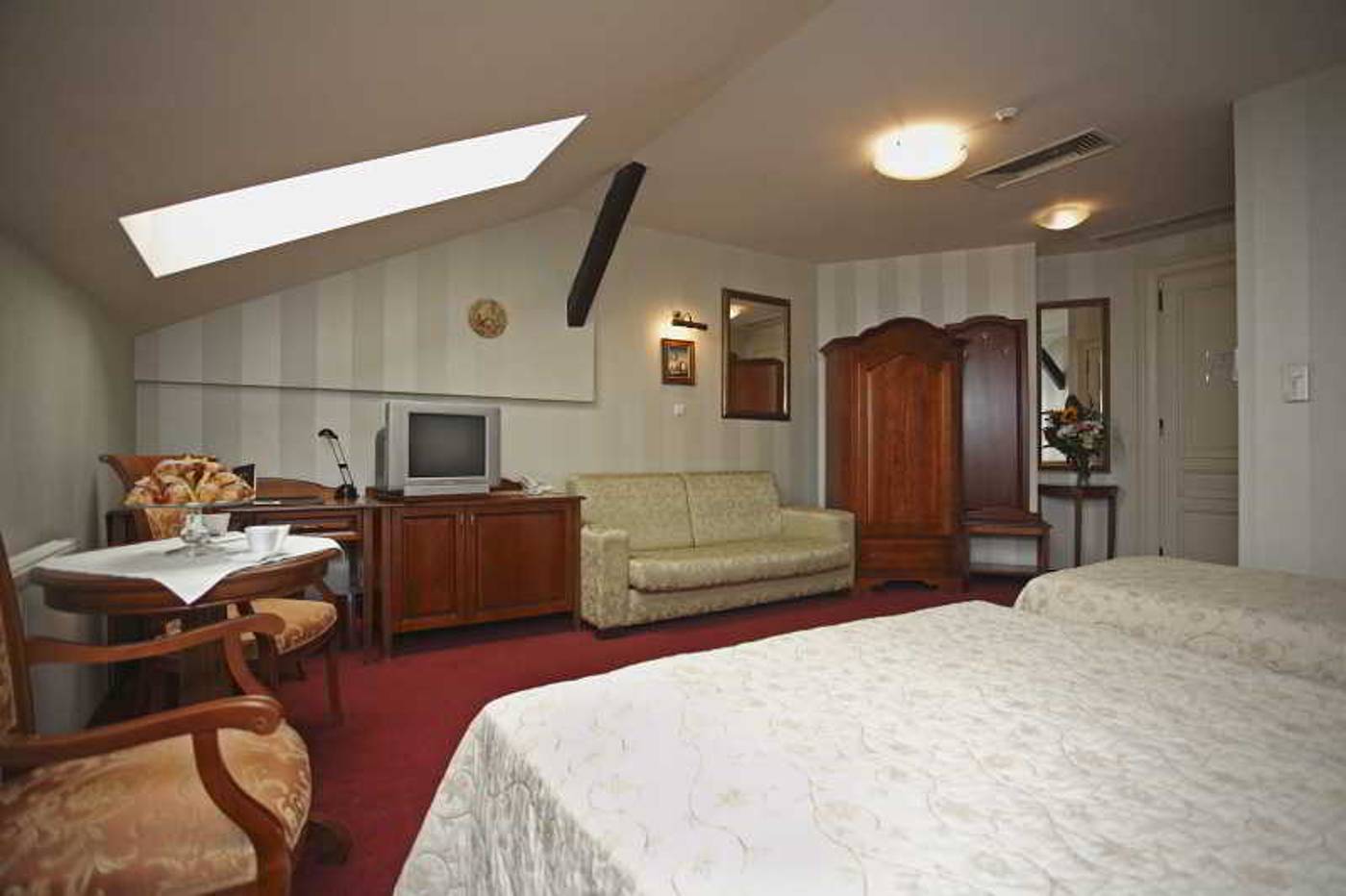 Ostoya-Palace-Room-4