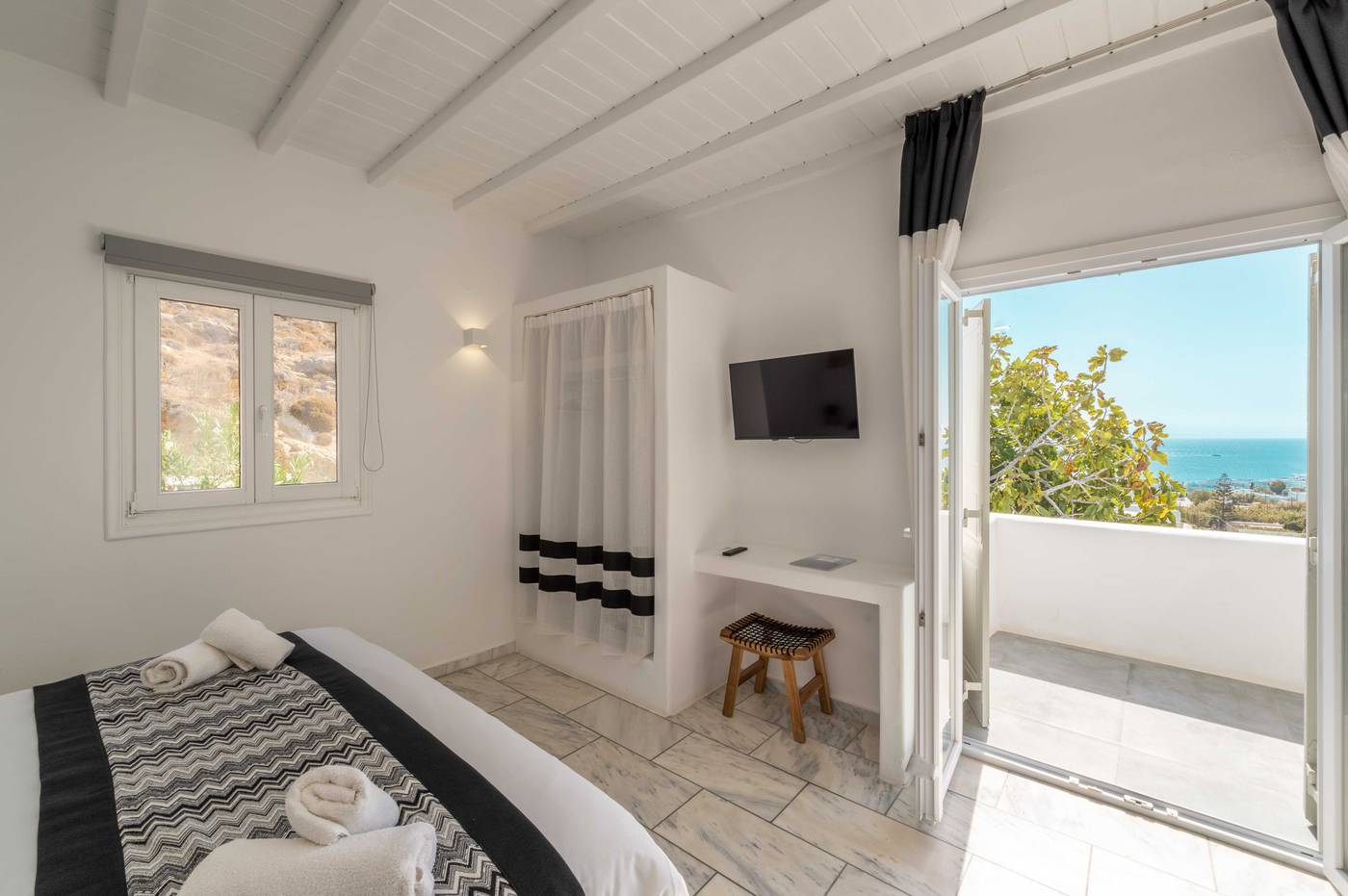 Mr---Mrs-White-Mykonos-Room-38