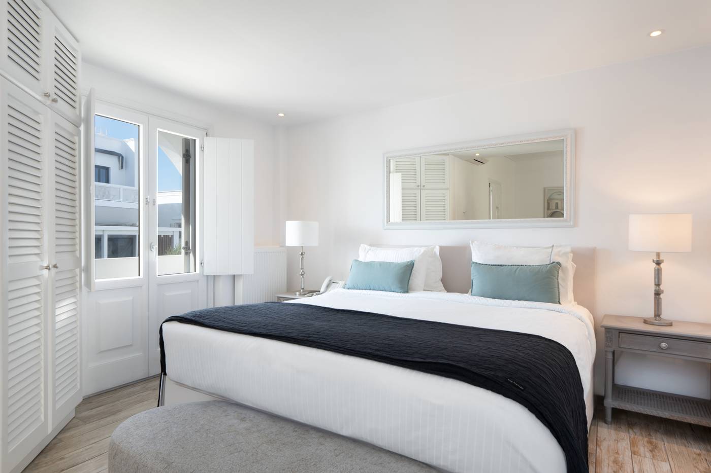 Aqua-Luxury-Suites-Room-28