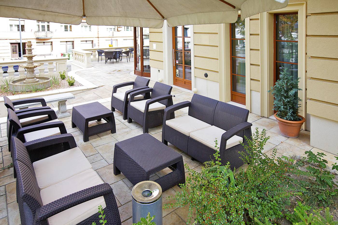 Gold-Hotel-Budapest-Terrace-56