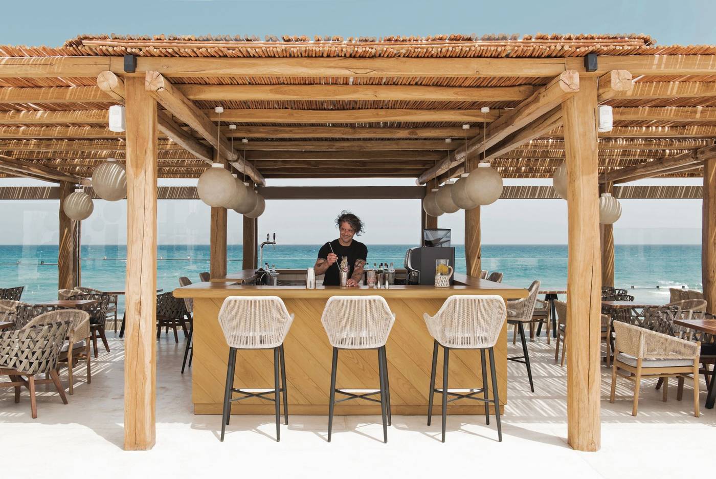 Mitsis-Rinela-Bar-60
