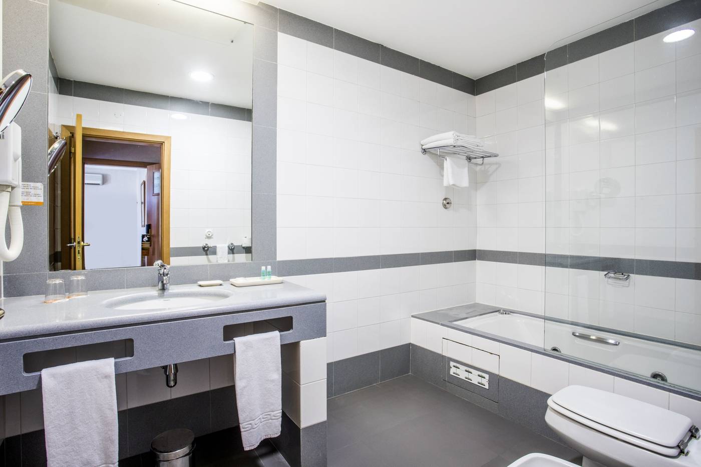 Riviera-Hotel-Carcavelos-Room-37