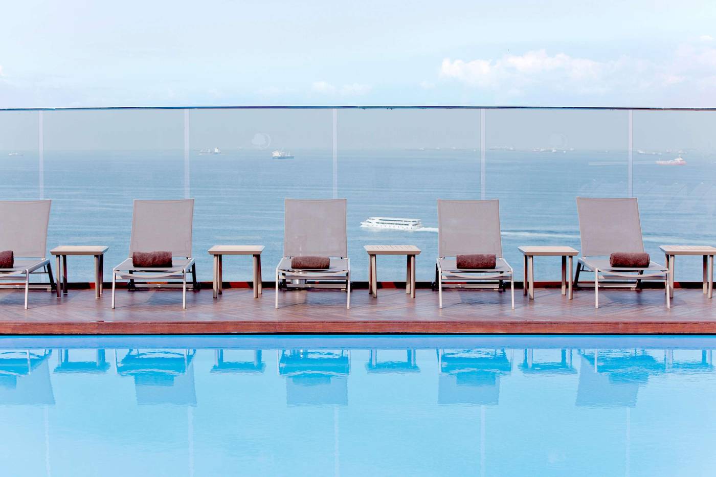 DoubleTree-by-Hilton-Hotel-Istanbul---Moda-Pool-71