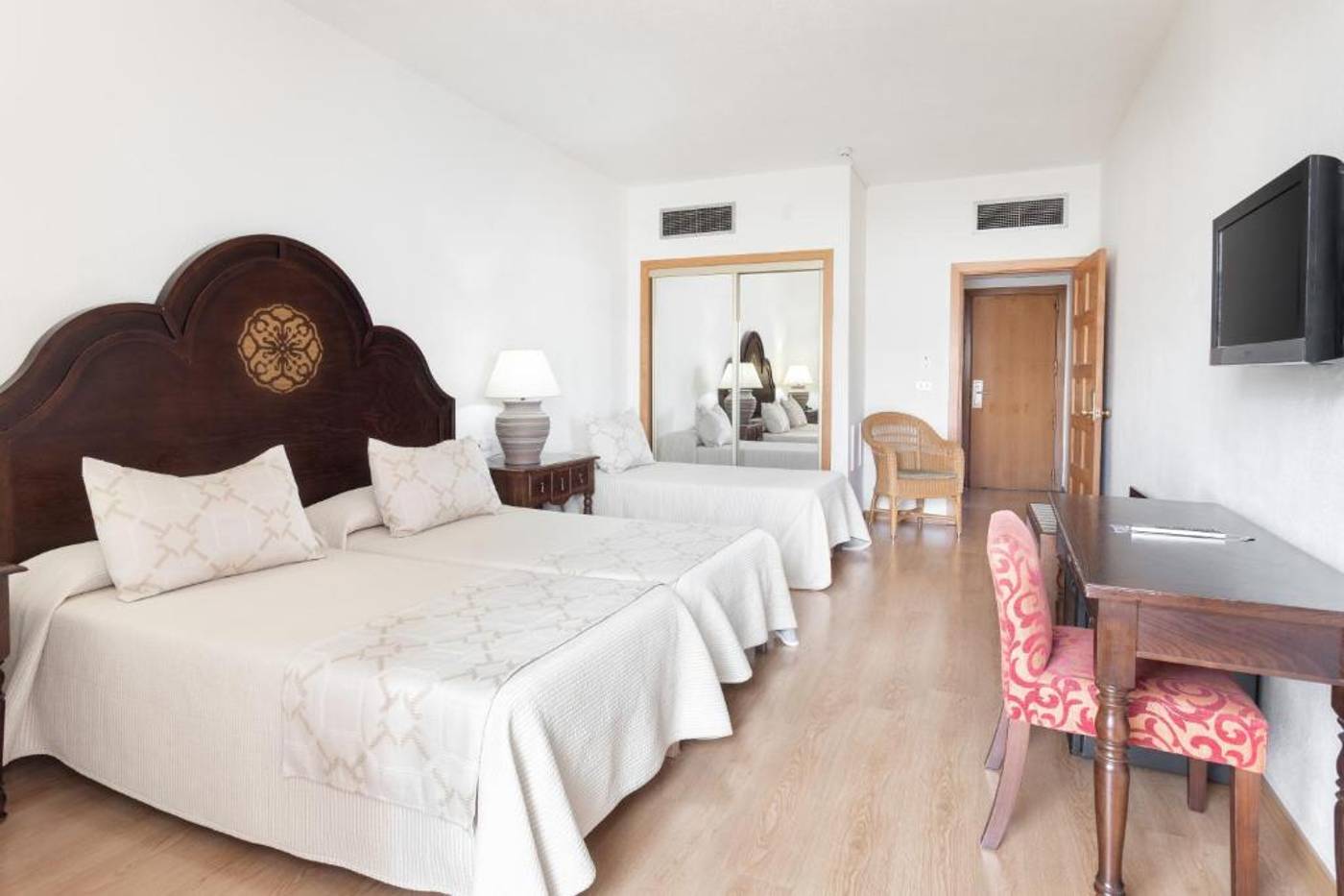 HC-Hotel-Magec-Room-17