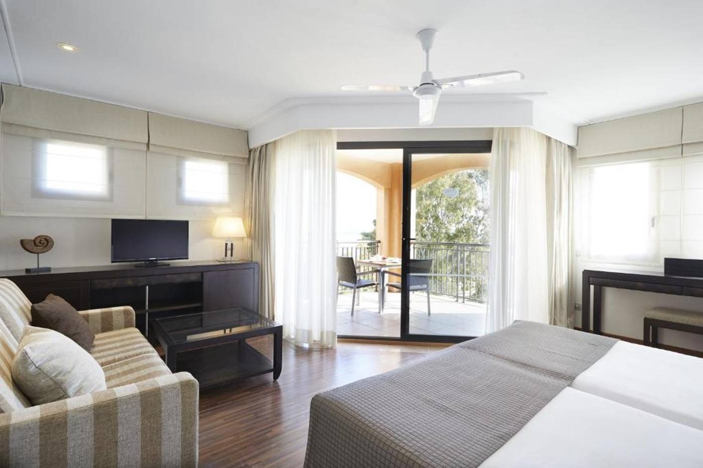 Insotel-Fenicia-Prestige-Suites---Spa-Room-23