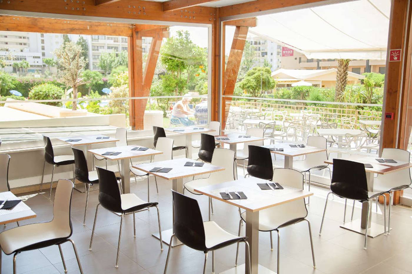 Club-Amarilis-Restaurant-22