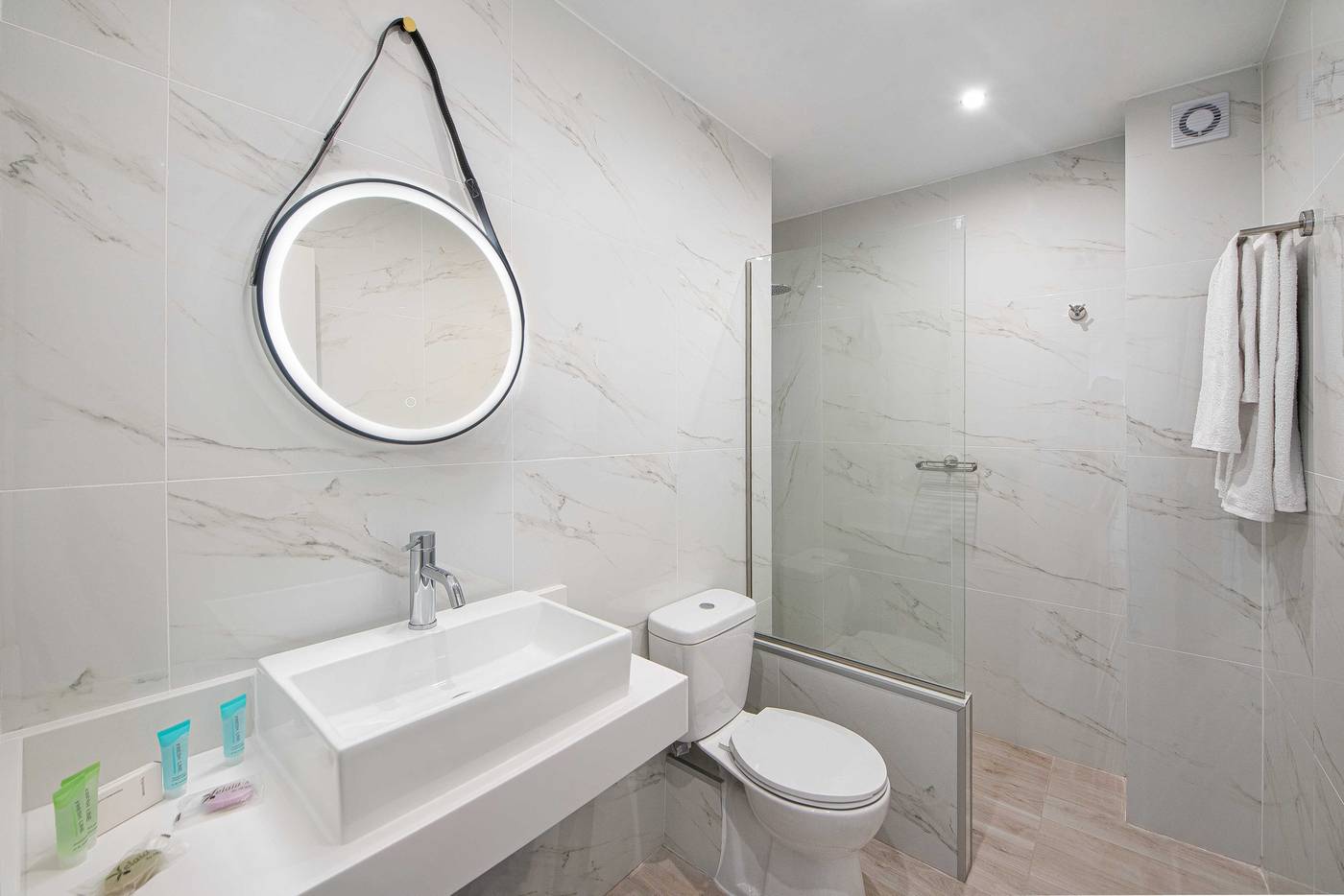 Sunny-Days-Apartments-Room-48