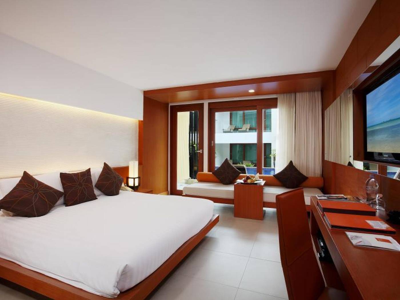 La-Flora-Resort-and-Spa-Patong-Room-23