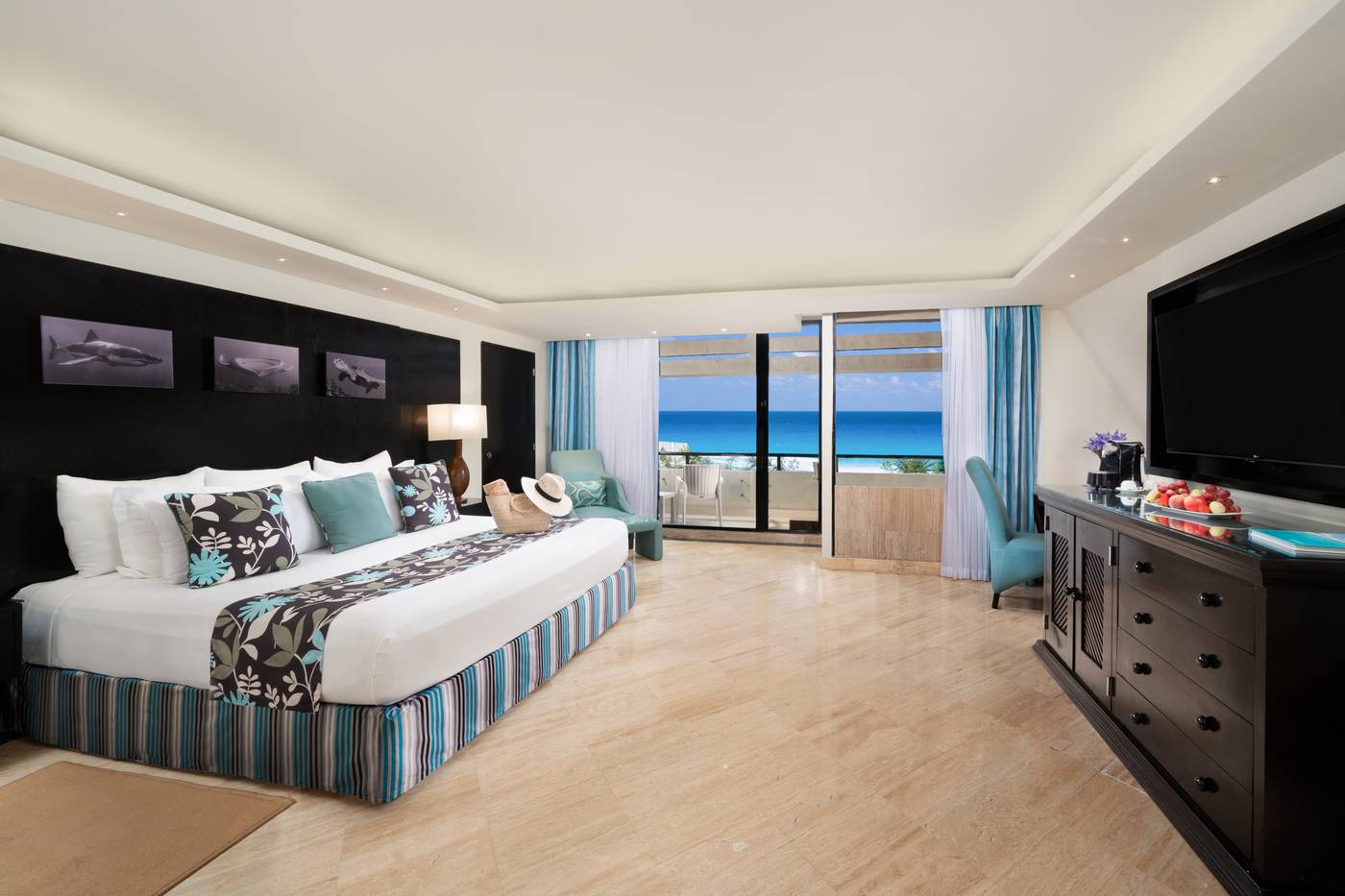 The-Pyramid-at-Grand-Oasis-Room-25