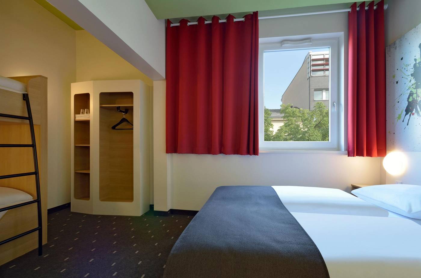 B-B-Hotel-Berlin-Potsdamer-Platz-Room-9
