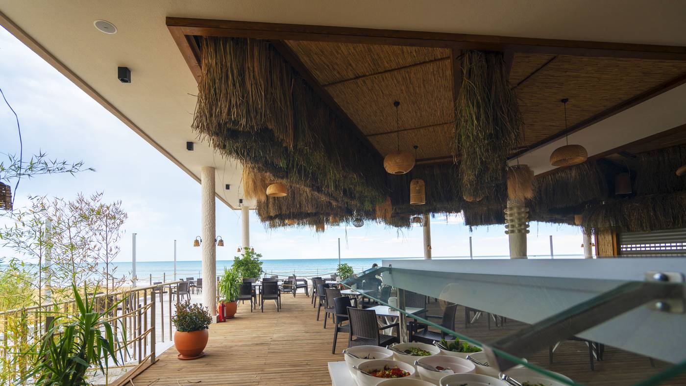 Side-Crown-Sunshine-Beach-68