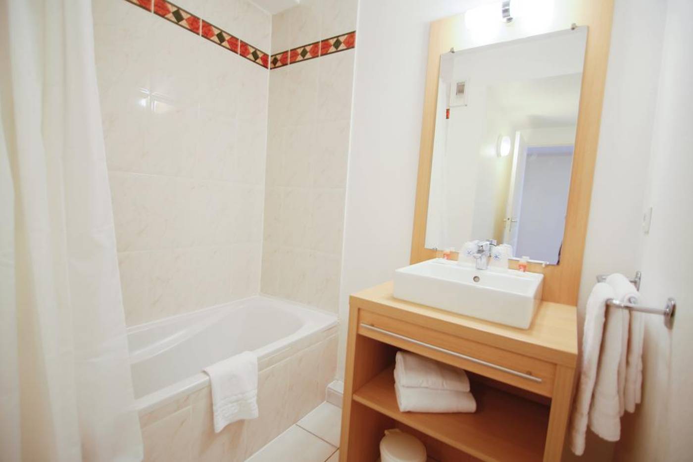 Inter-Hotel-Sea-Side-Park-Room-20