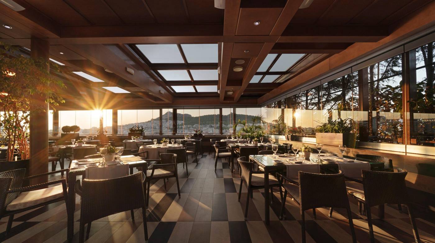 Crowne-Plaza-Athens-Restaurant-15