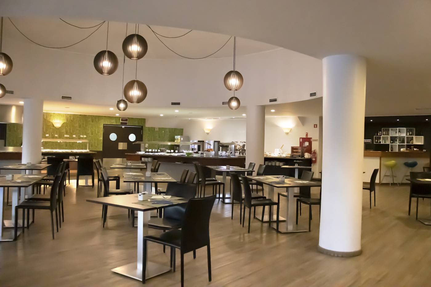 Luna-Miramar-Restaurant-36