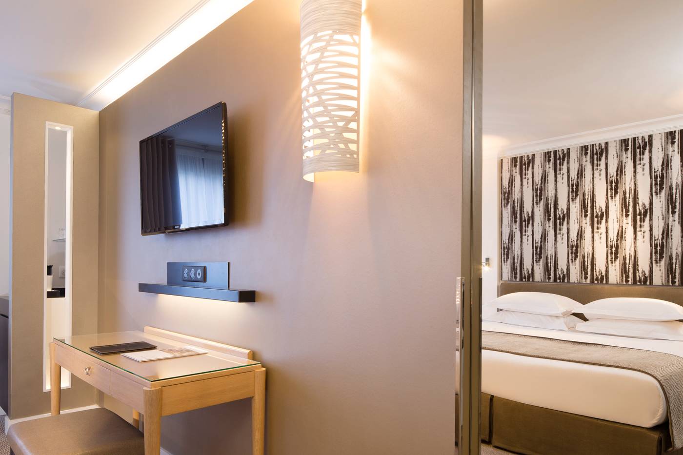 Garden-Elysee-Room-27