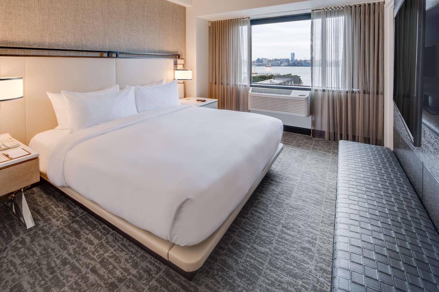 Doubletree-Hotel-Jersey-City-Room-17