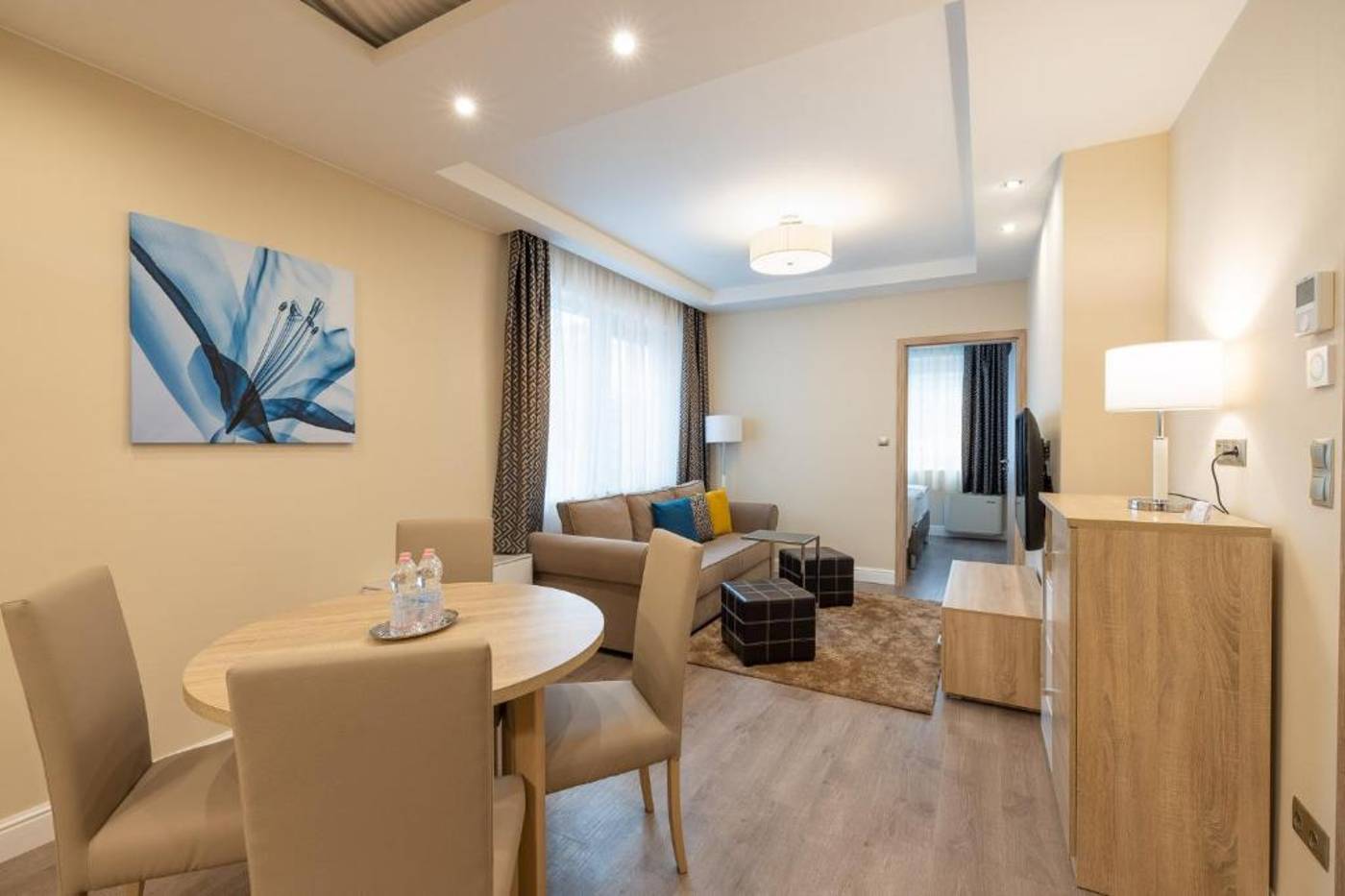 Silver-Crown-Hotel---Residence--Palace-Quarter-Room-37