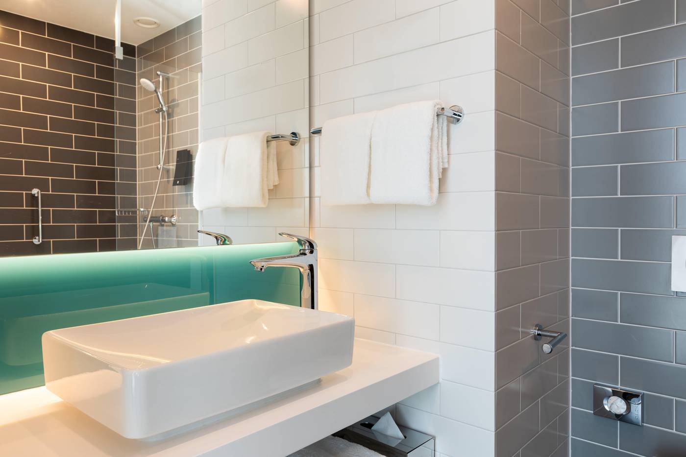 Holiday-Inn-Express-Amsterdam---North-Riverside-Room-27