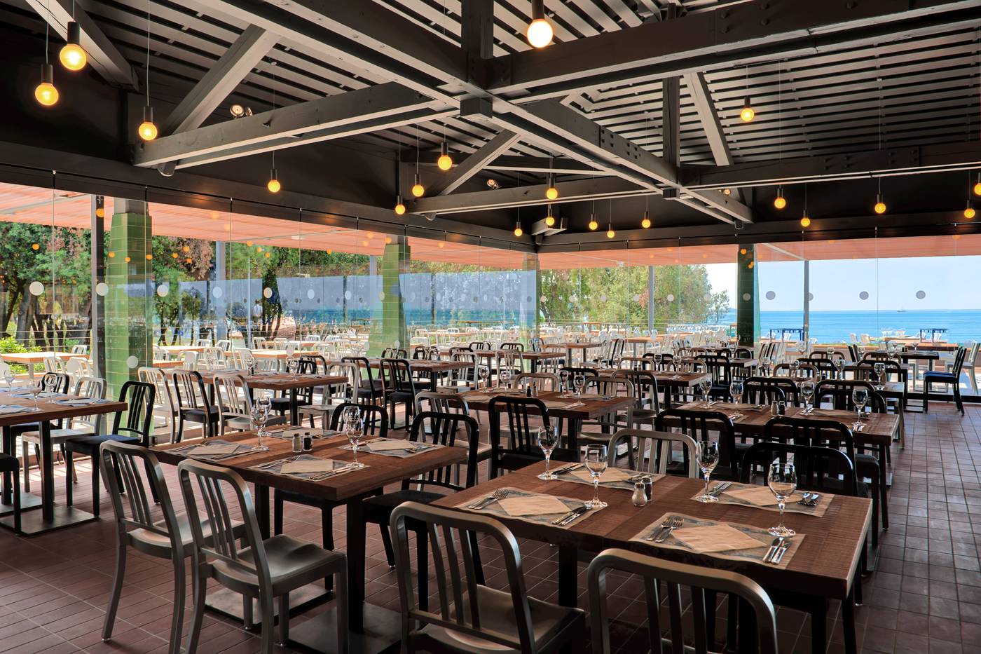 Maistra-Select-Amarin-Resort-Restaurant-20