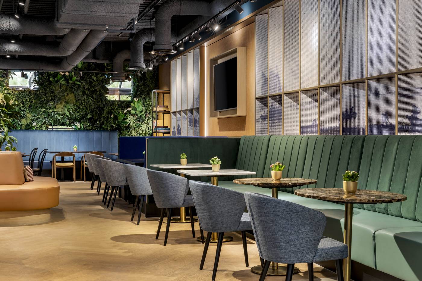 Corendon-Plaza-Amsterdam-Schiphol-Airport-Hotel-Bar-16