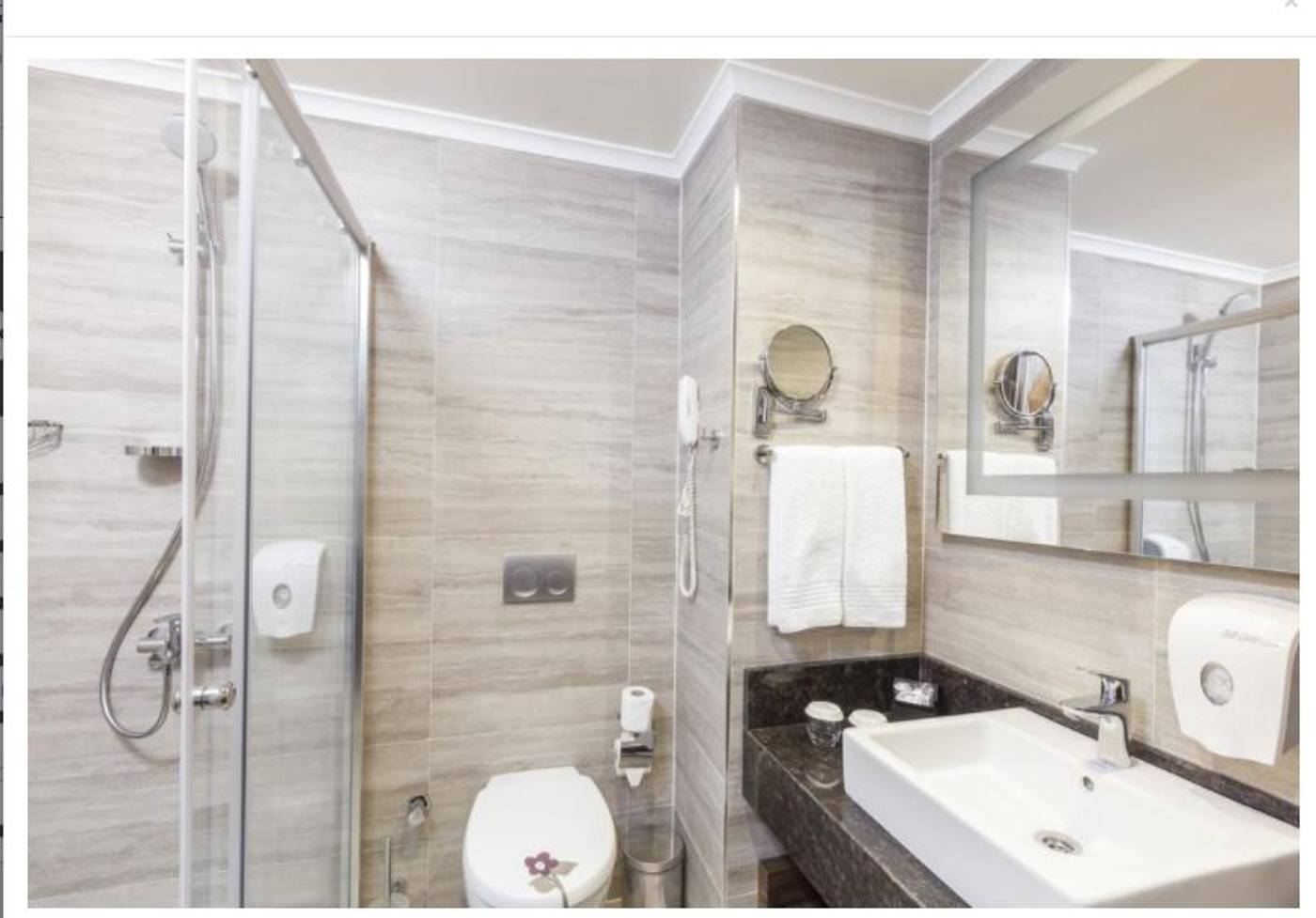 Side-Royal-Palace-Hotel---Spa-Room-13