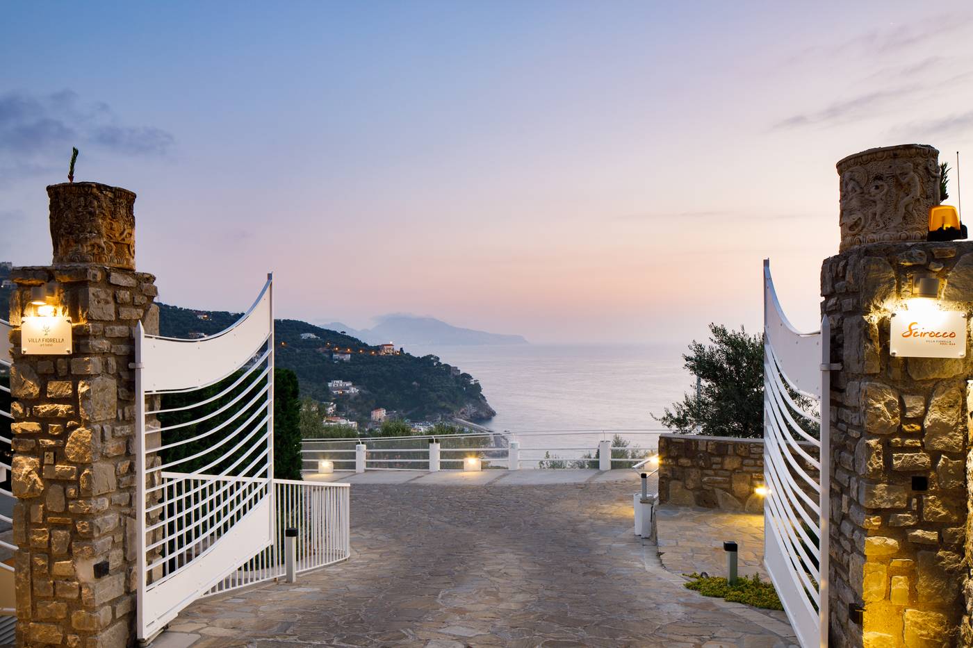 Villa-Fiorella-Art-Lobby-65