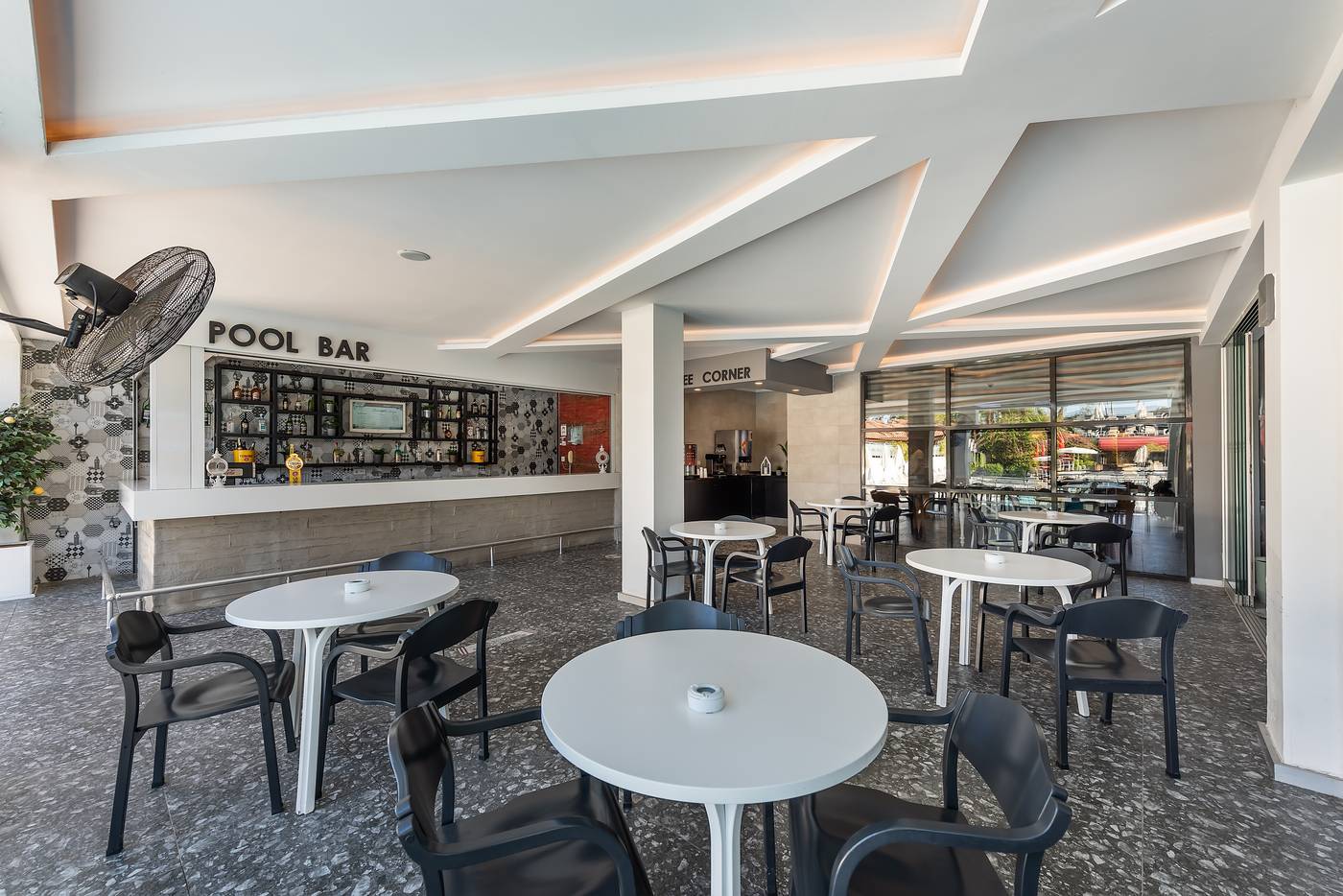 White-City-Beach-Hotel-Bar-48