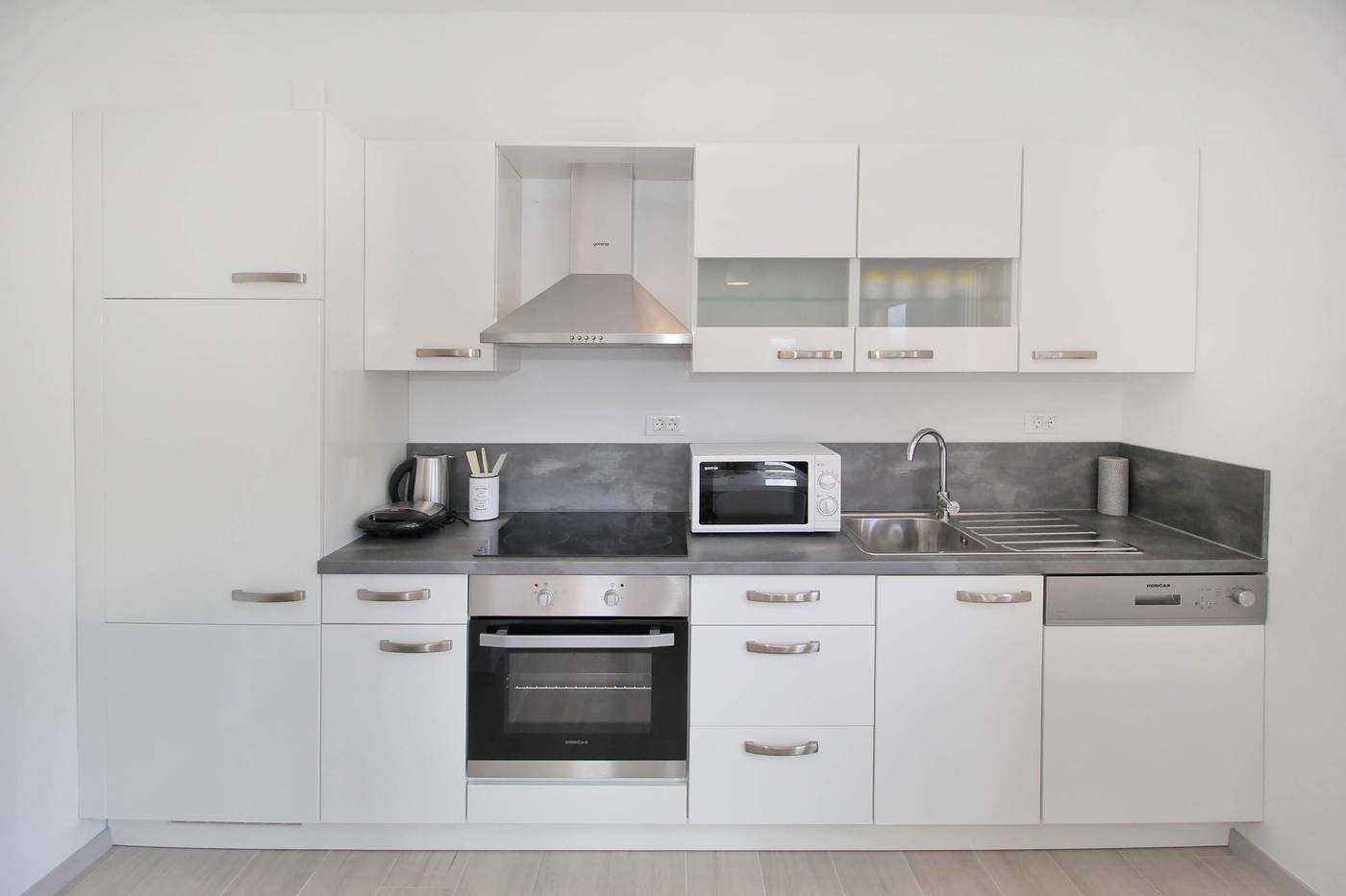 Bacan-Family-Apartments-Room-23