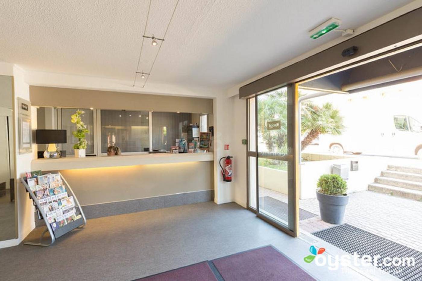 Kyriad-Nice-Ouest-Stade-Saint-Isidore-General-view-31