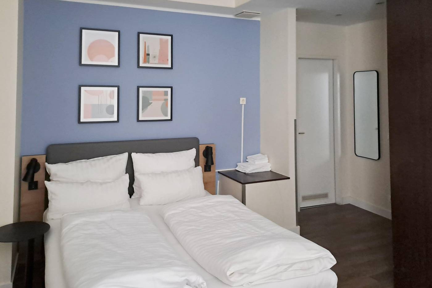 Hotel-City-B-Room-47