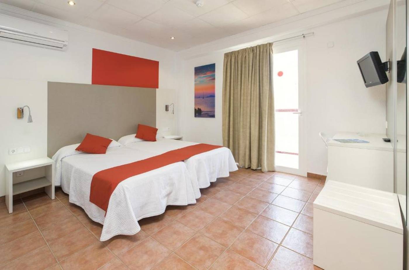 Hostal-Adelino-Room-10