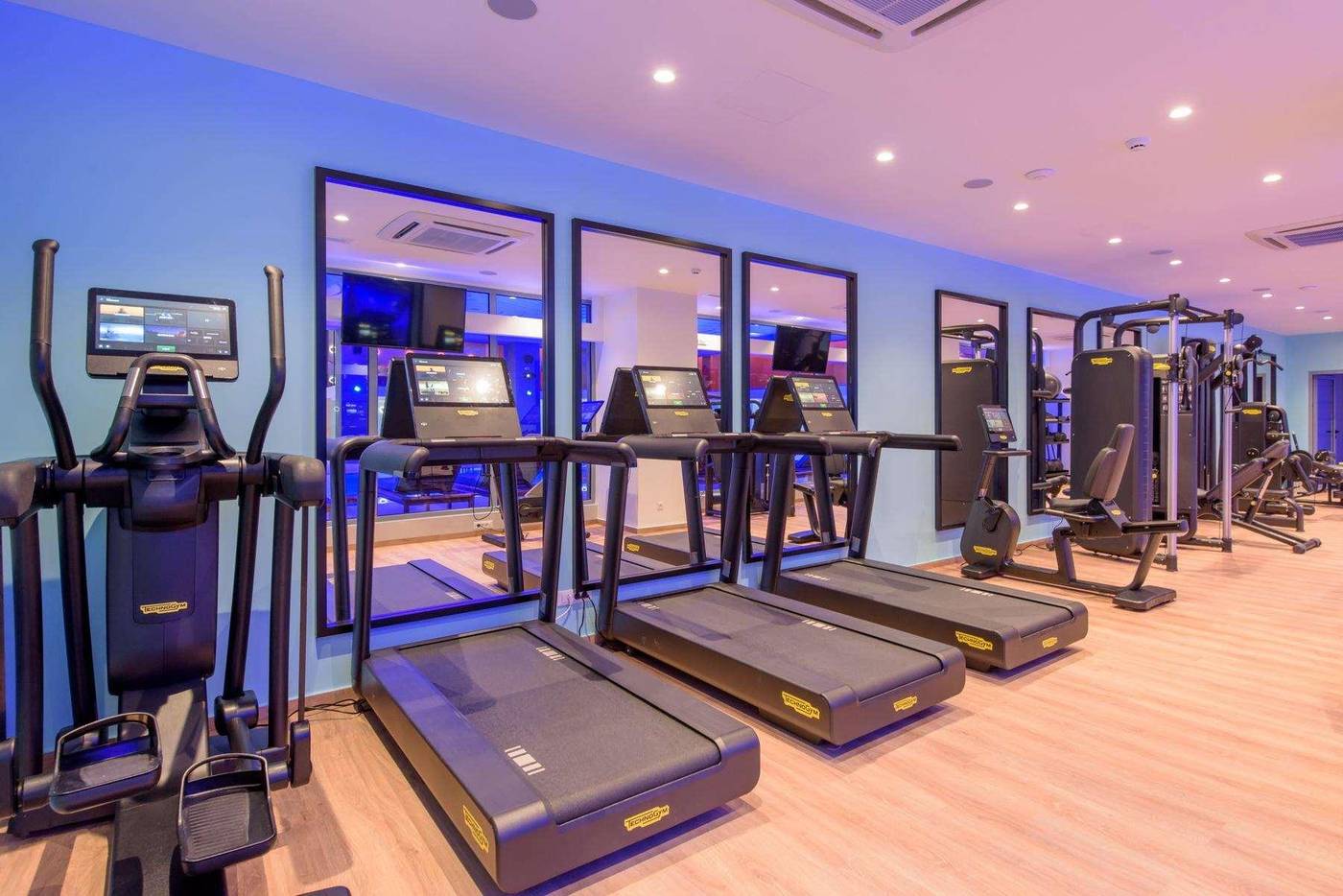 Arina-Beach-Hotel-Sports-and-Entertainment-70