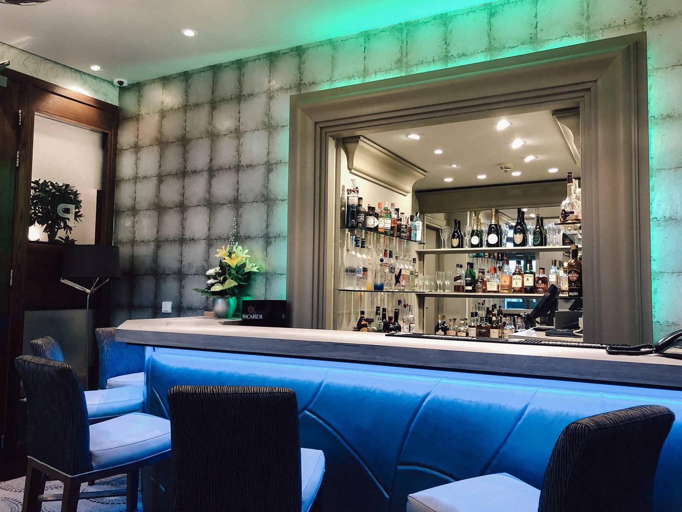 The-Royal-Yacht-Bar-15