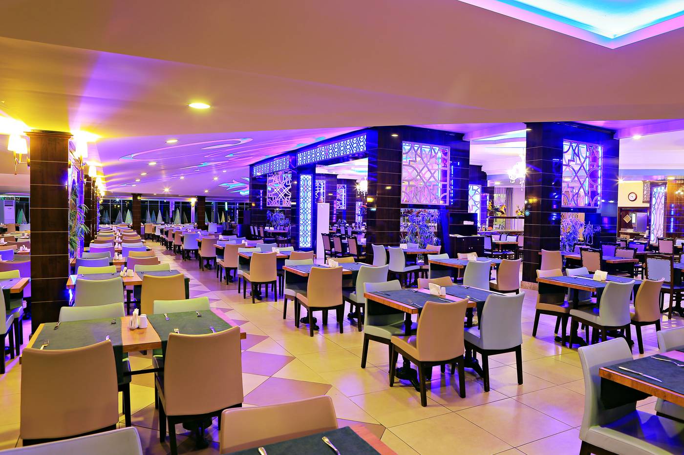 4- Restaurant-1.JPG
