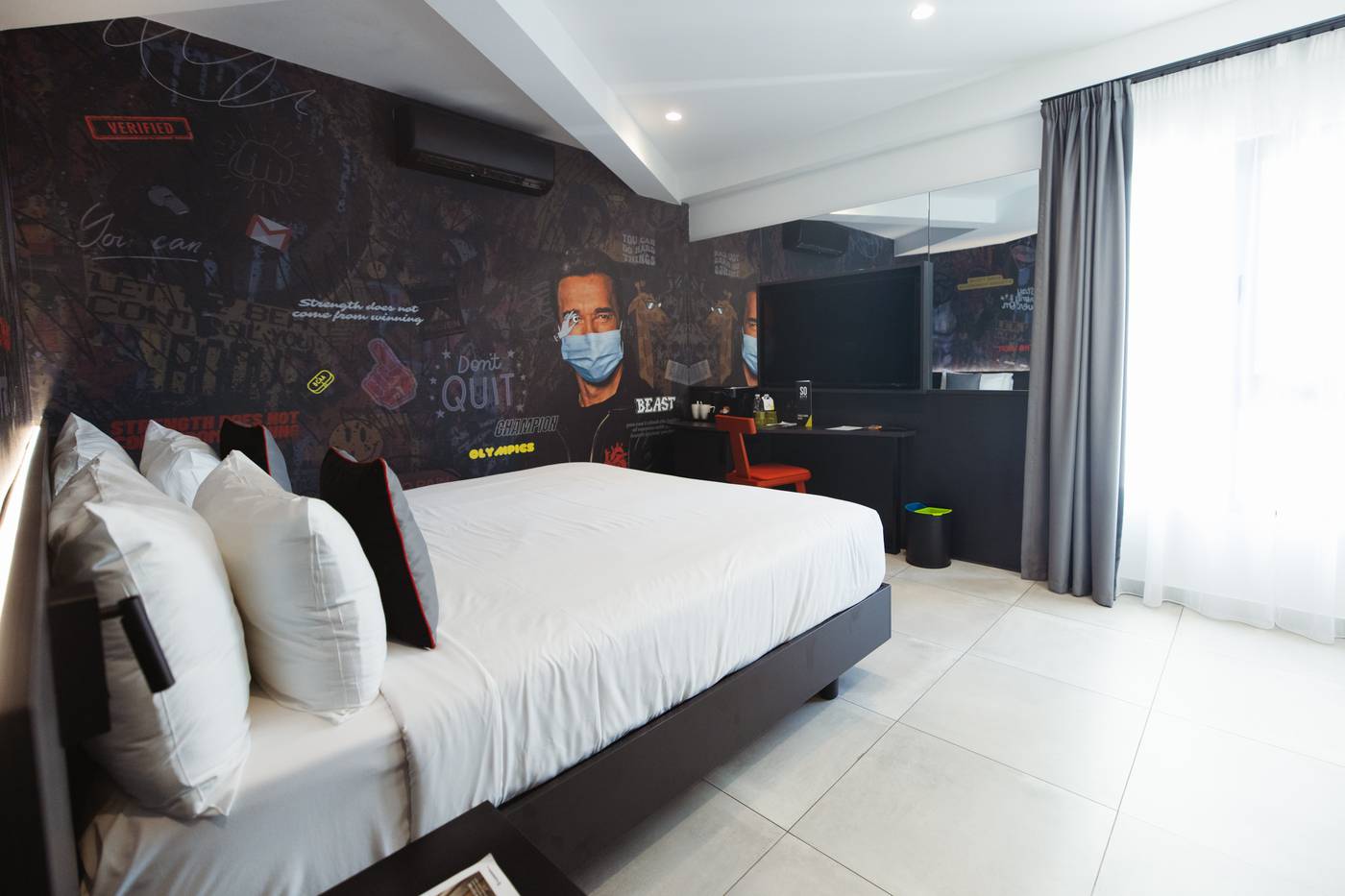 So-City-Hotel-Room-7