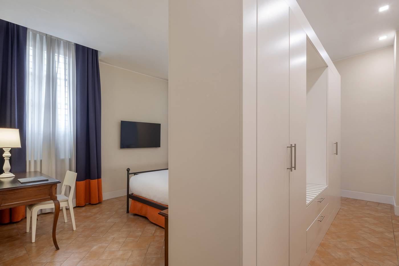 Donna-Camilla-Savelli-Room-25