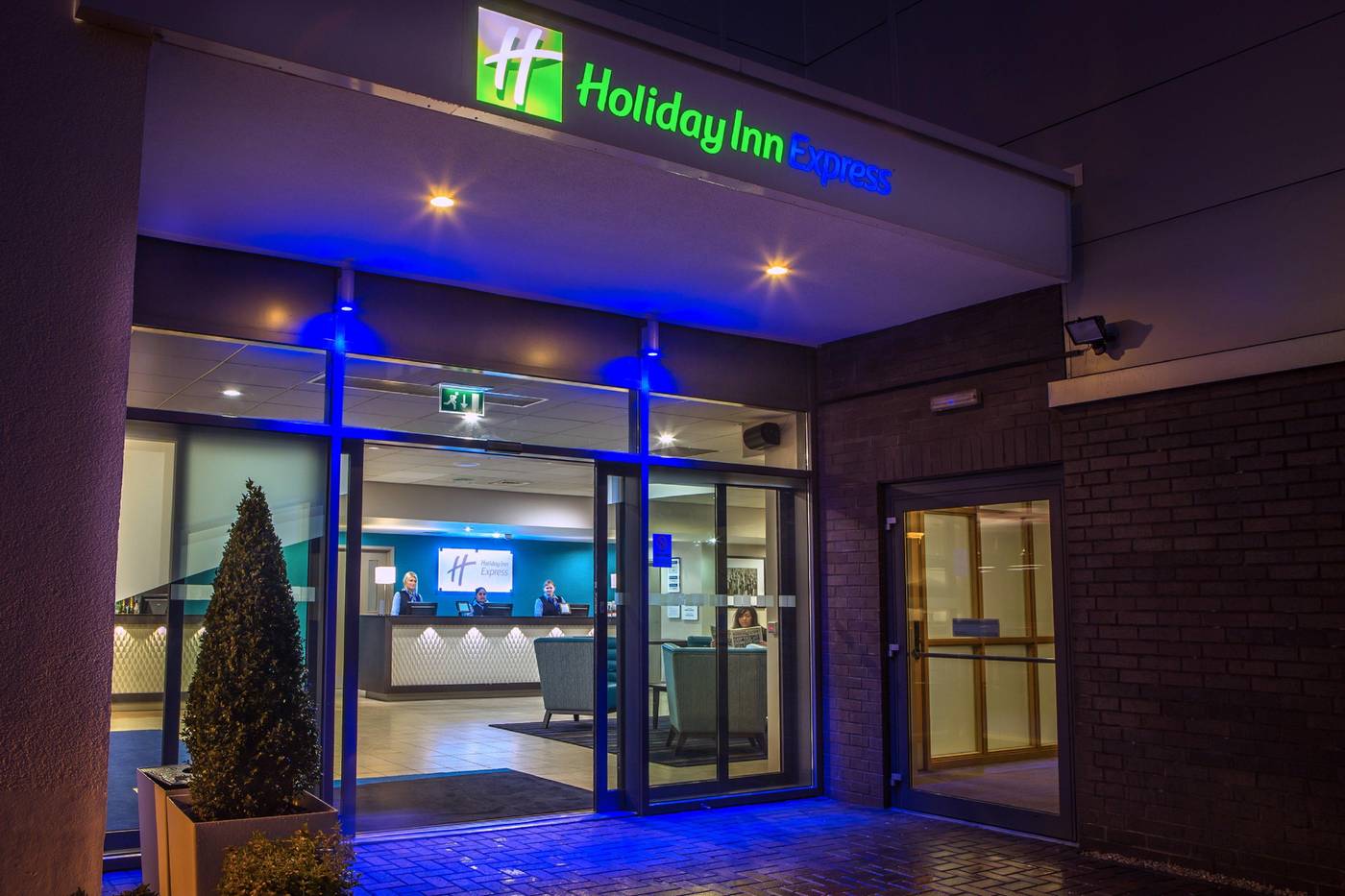 Holiday Inn Express Manchester Airport-United Kingdom-Manchester-General view-8